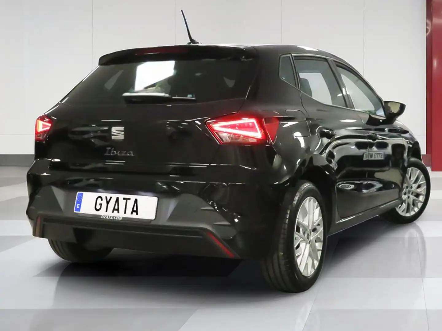 SEAT Ibiza 1.0 TSI S&S Style 85kW Negro - 2