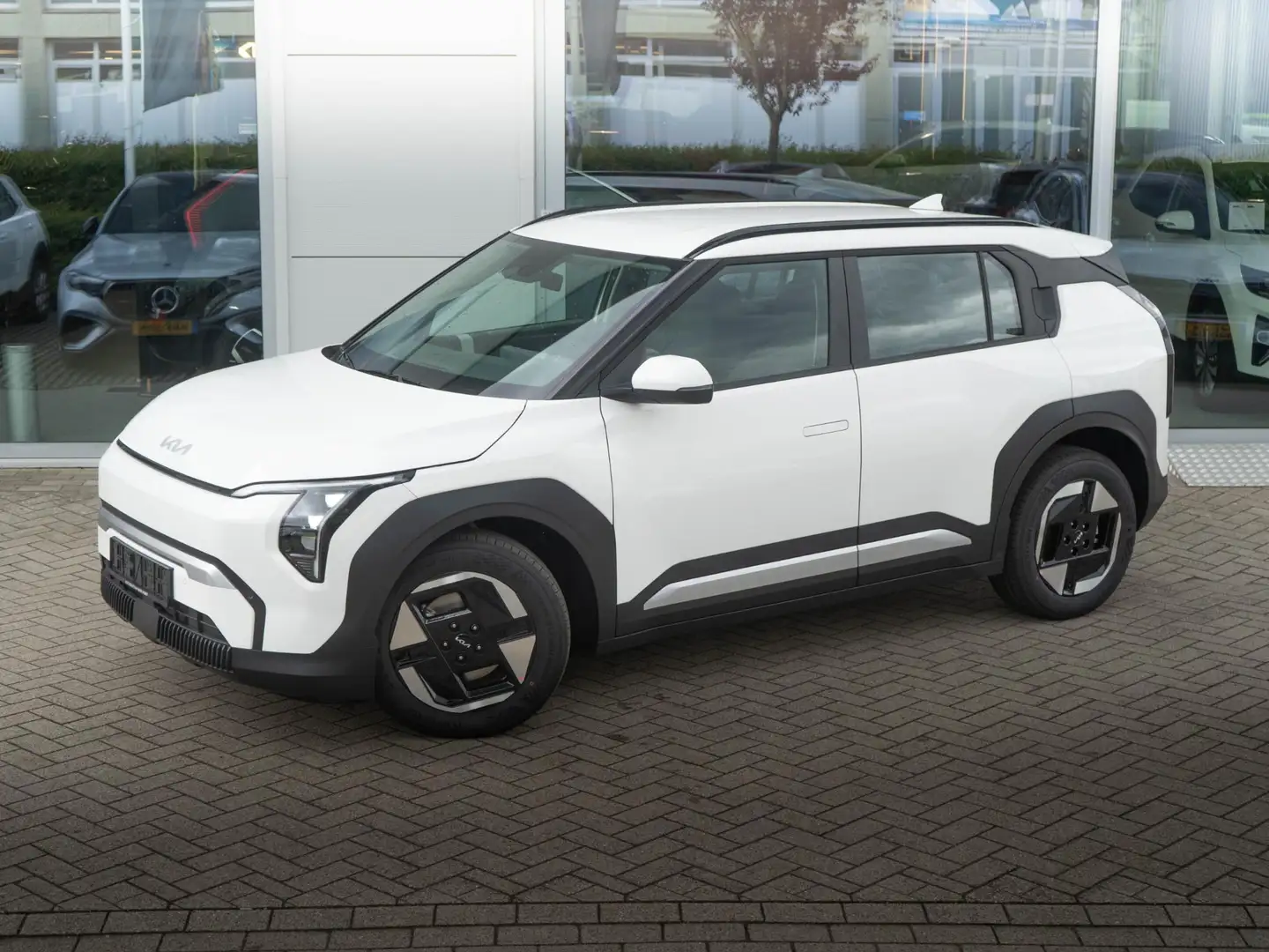 Kia EV3 Plus 58.3 kWh | Op VOOORRAAD DIRECT LEVERBAAR | St Zwart - 2