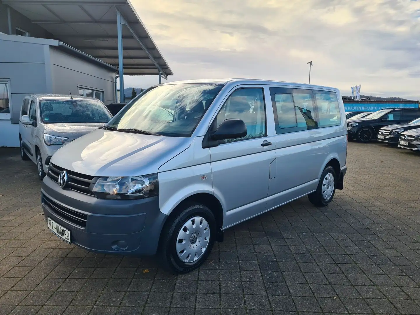 Volkswagen T5 Kombi AHK KLIMA Sehr gepflegt 2.HAND Argent - 1