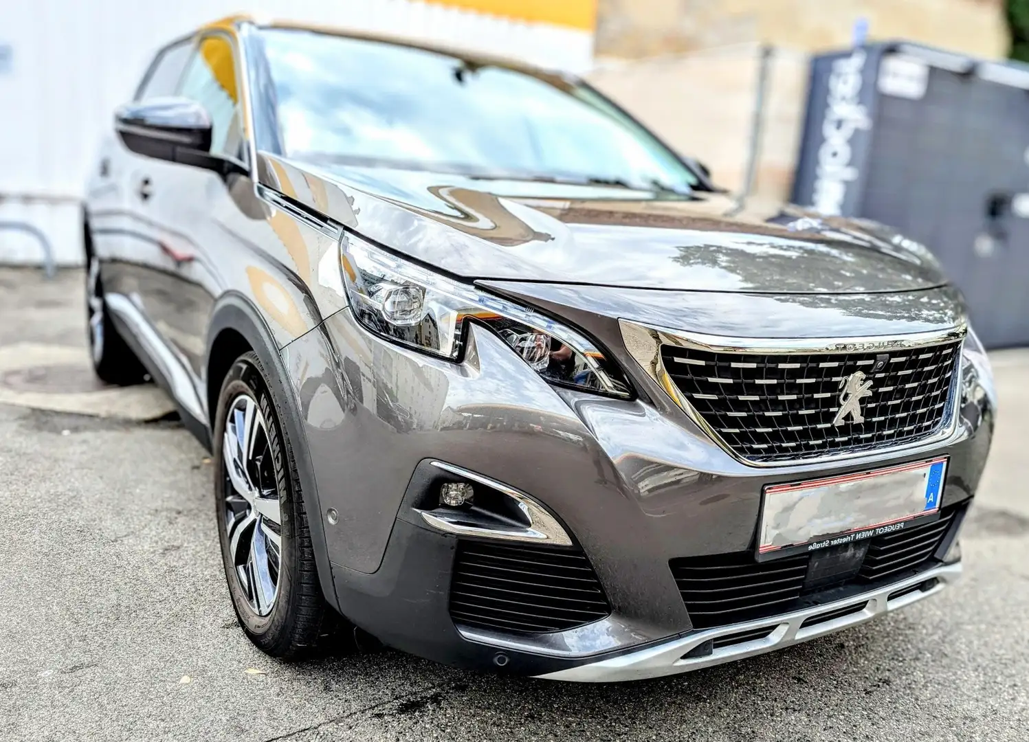 Peugeot 5008 1,2 PT 130 Aut. 7Sitz Massage 360° ParkAss Grau - 1