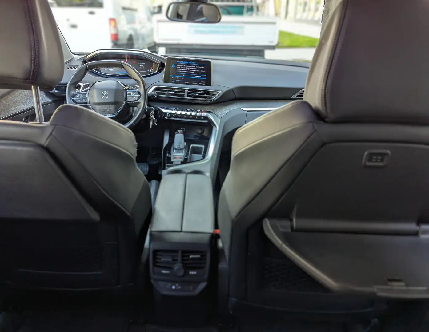 Peugeot 5008 1,2 PT 130 Aut. 7Sitz Massage 360° ParkAss Grau - 2