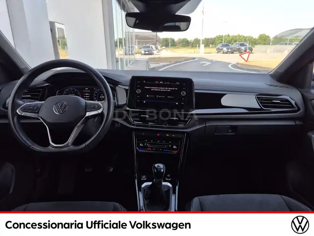 Volkswagen T-Roc view 10