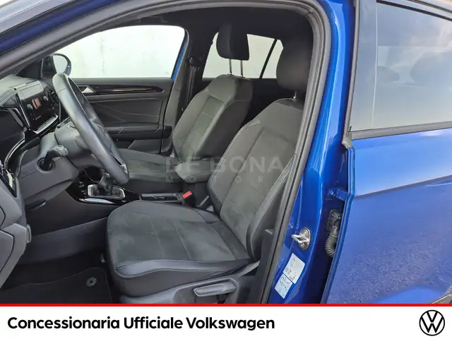 Volkswagen T-Roc view 8