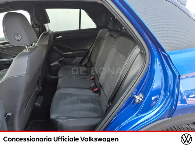 Volkswagen T-Roc view 9