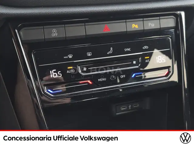 Volkswagen T-Roc view 15