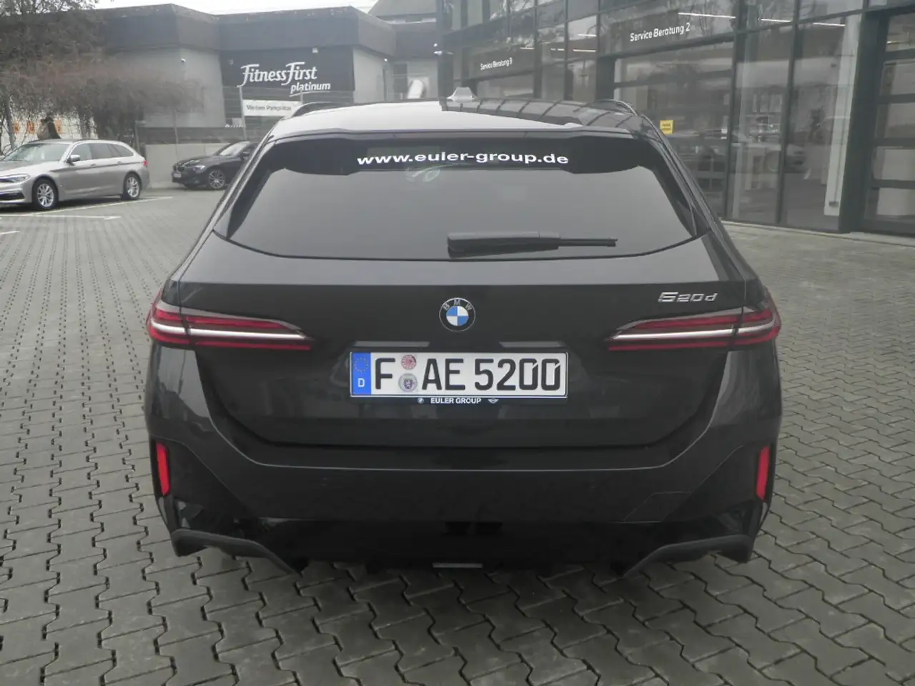 BMW 520 d Touring Sportpaket HUD AHK-klappbar AHK Navi Dig 4