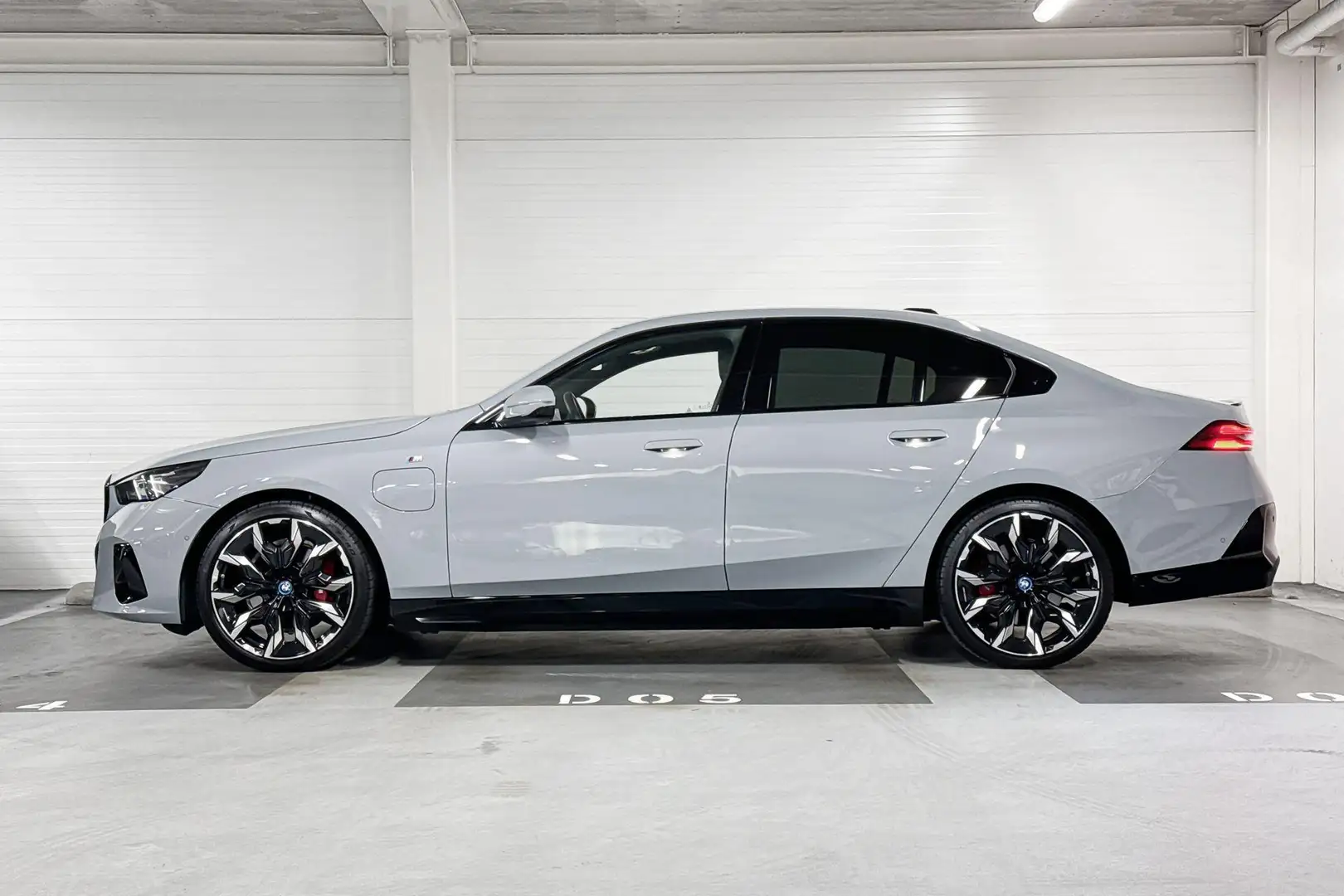 BMW 530 5 Serie Sedan 530e l M-Sport Prol Comfort Pack l E Grijs - 2