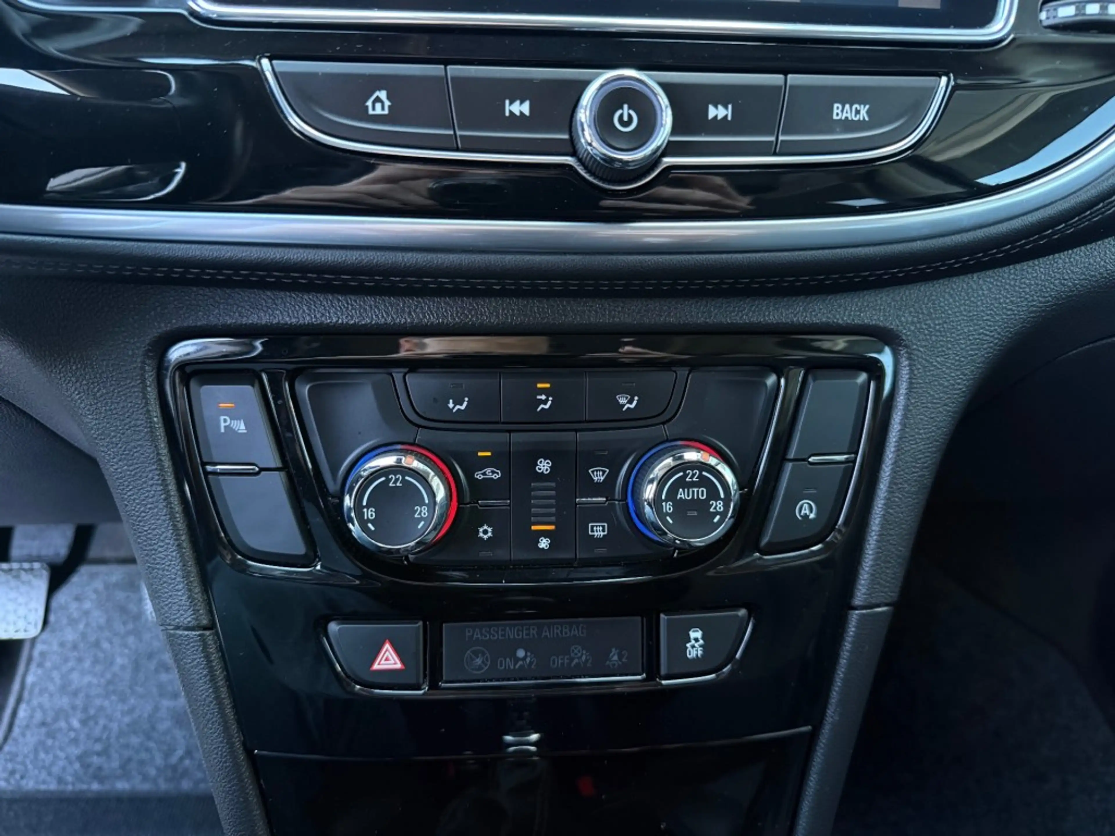 Opel Mokka X 1.4 Turbo Innovation - Navi Camera Trekhaak Cruise — photo 32