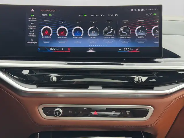BMW X7 M view 28