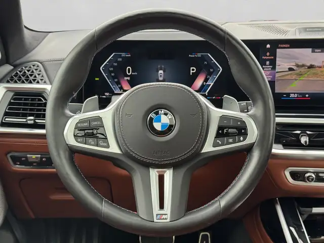 BMW X7 M view 22
