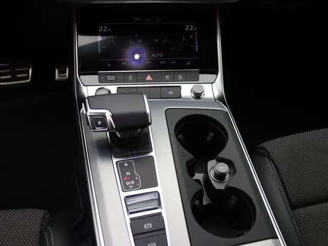 Audi A6 view 13