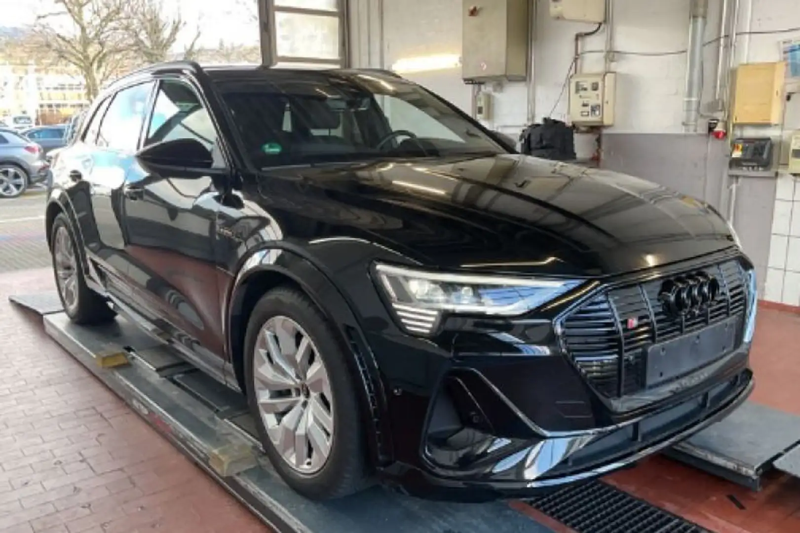 Audi 370 ehem. Neupreis  131.740,00 Negro - 2