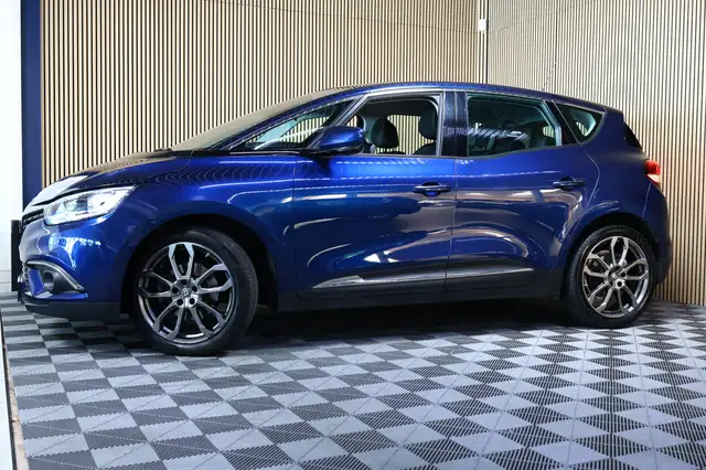 Renault Scenic view 3