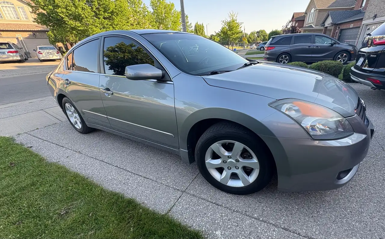 Nissan Altima снимка Nissan Altima