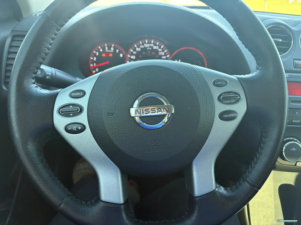 Nissan Altima снимка Nissan Altima