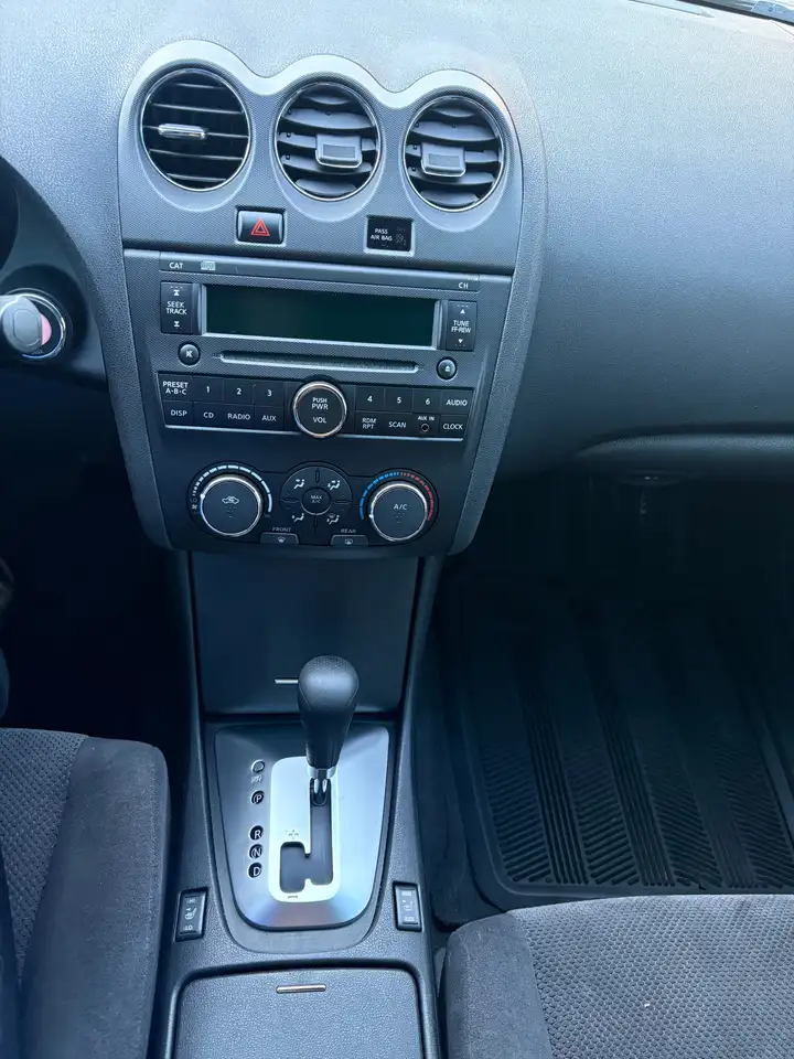 Nissan Altima снимка Nissan Altima