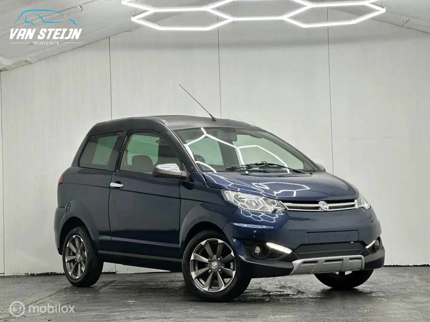 Aixam Crossover Brommobiel Premium | Applecarplay | 23dkm Albastru - 1