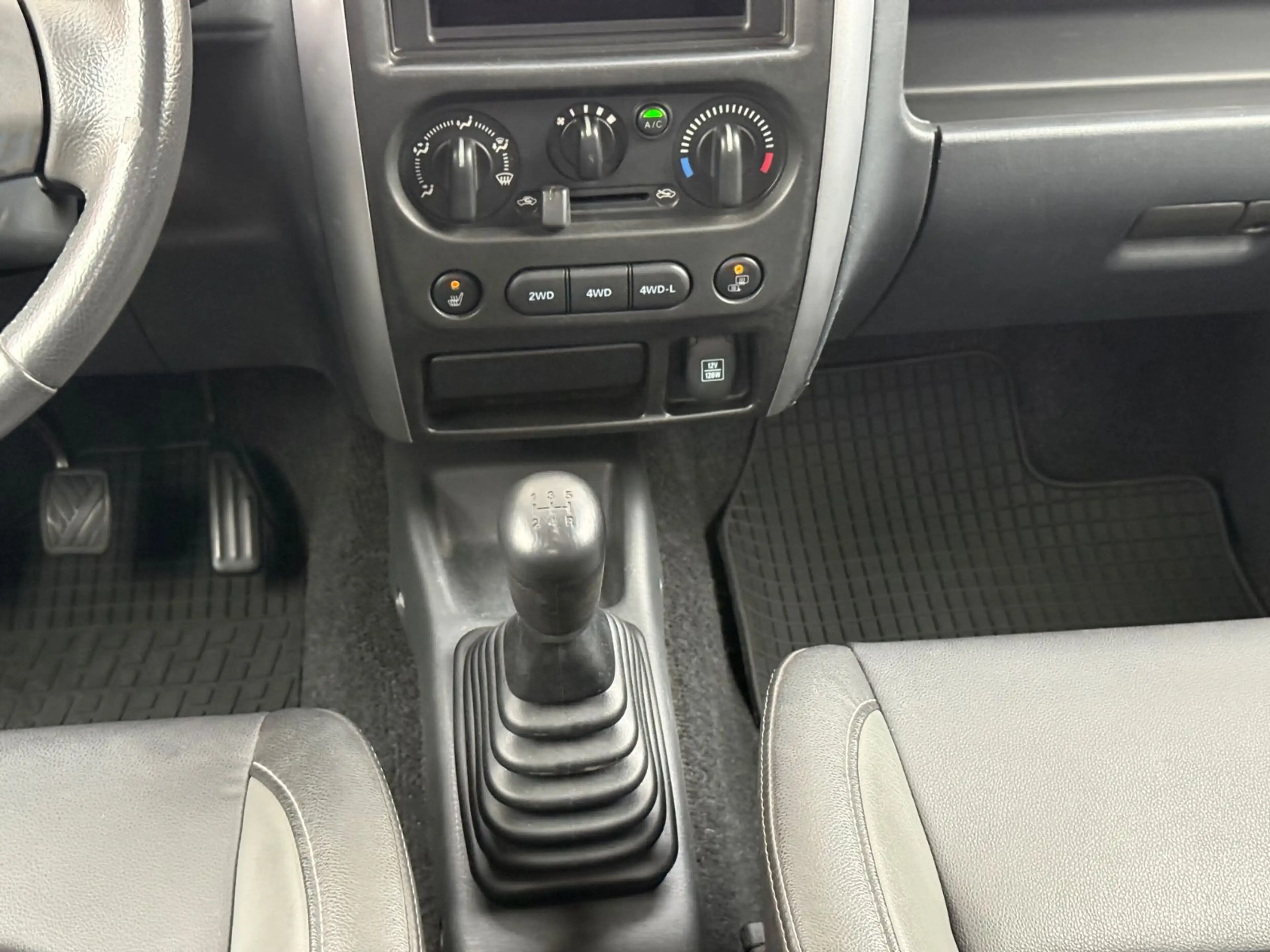 Suzuki Jimny STYLE 4x4 LEDER KLIMA ALU SHZ NEBELSCH. — photo 13