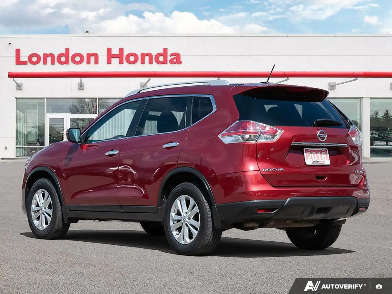 Nissan Rogue снимка Nissan Rogue