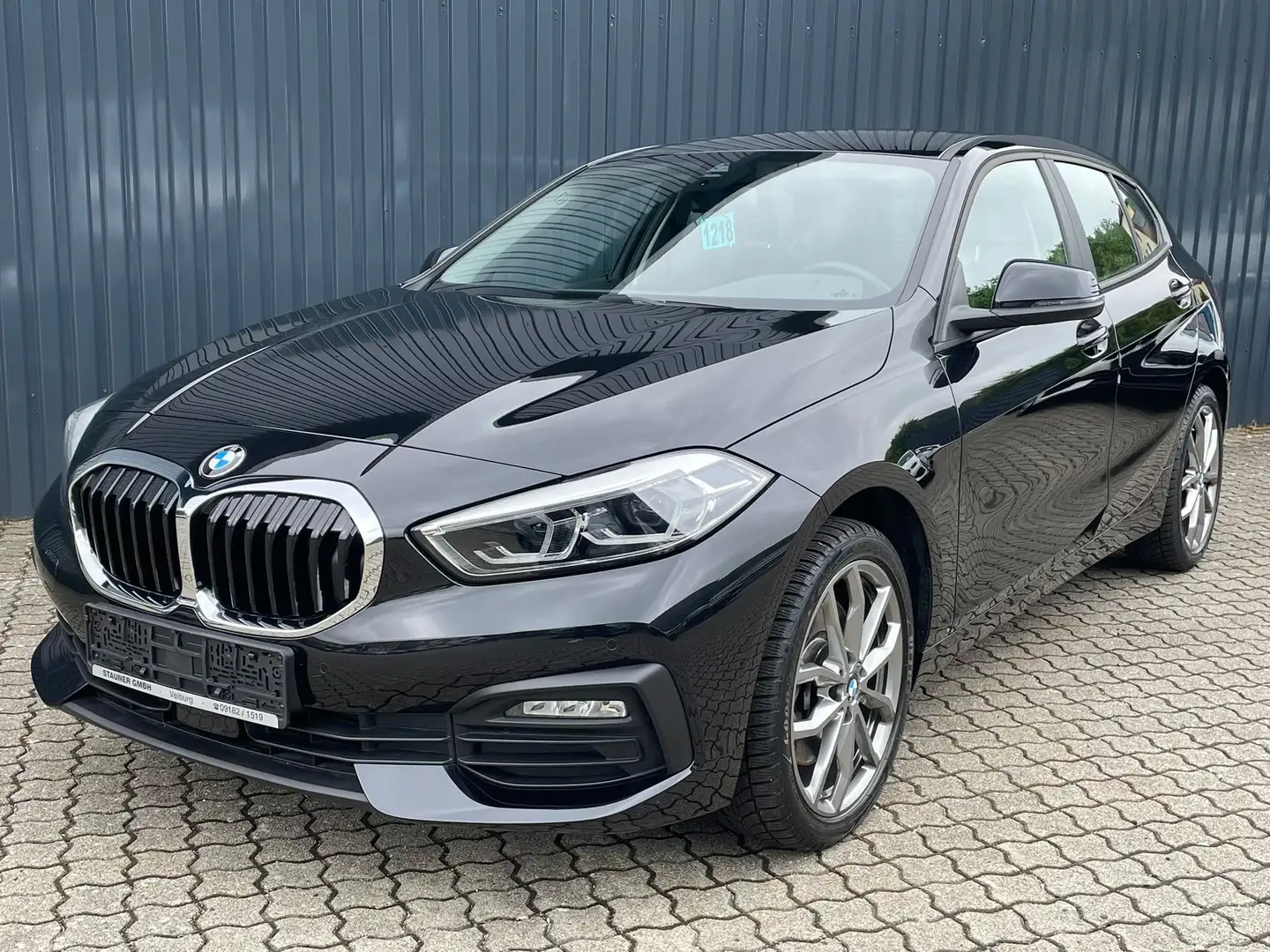 BMW 120 D xDrive Aut./ 18"M-Rad/Lenkradheiz/HiFi/LED Černá - 2