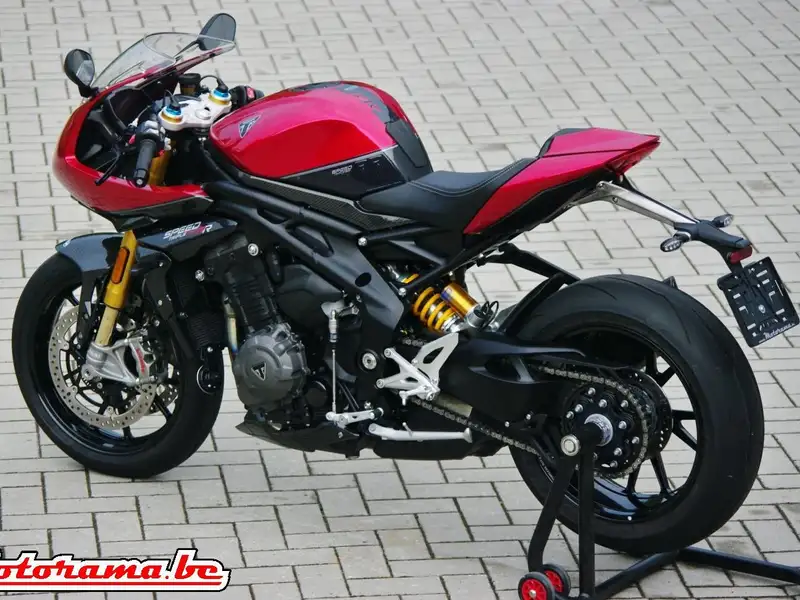 Triumph Speed Triple 1200 RR - foto 3