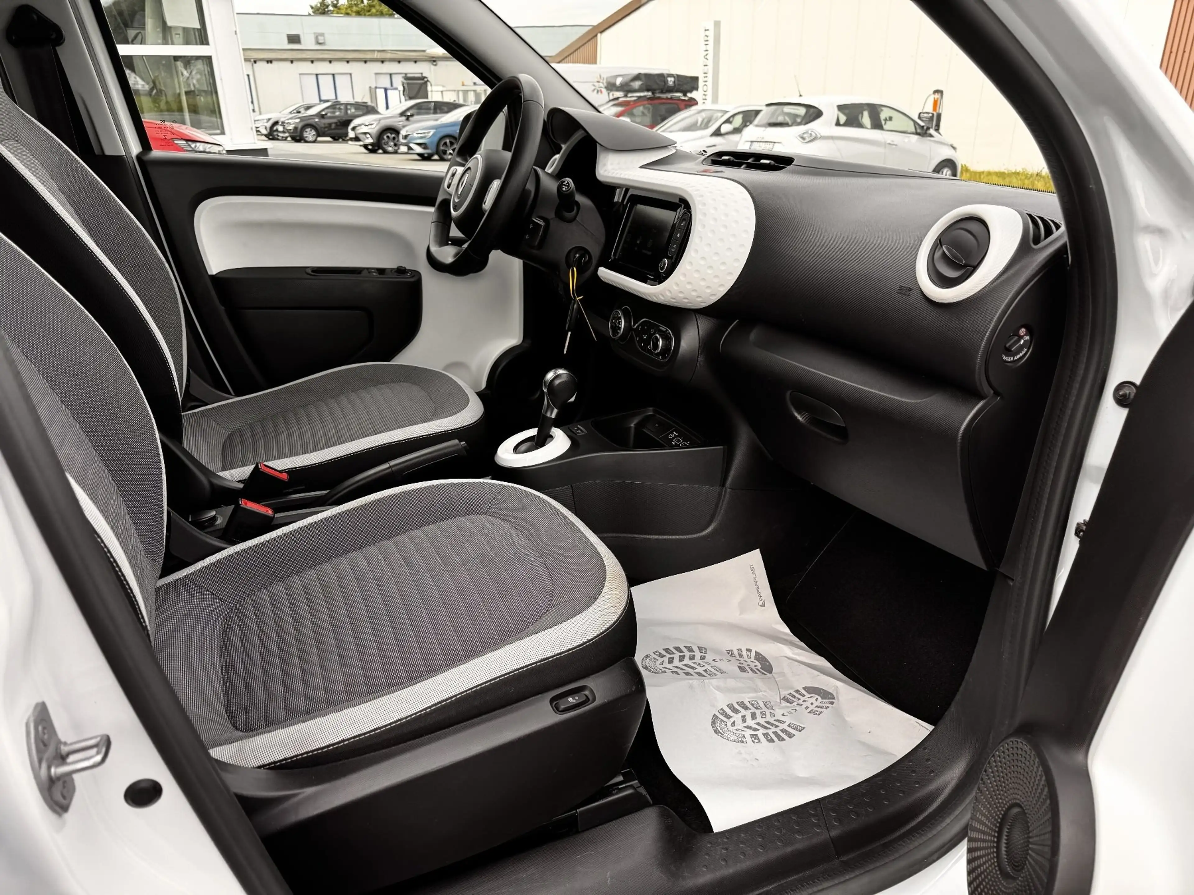 Renault Twingo E-TECH EQUILIBRE WINTER+PDC+ — photo 8
