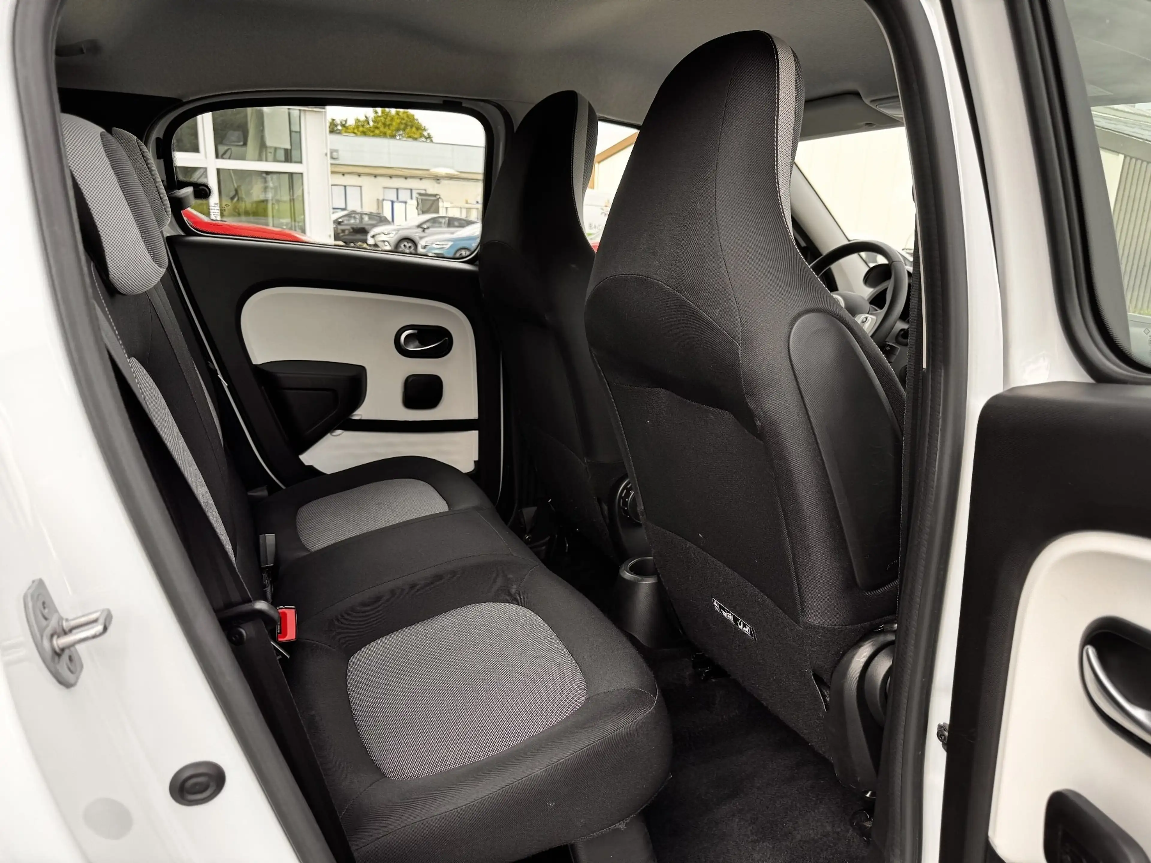 Renault Twingo E-TECH EQUILIBRE WINTER+PDC+ — photo 9