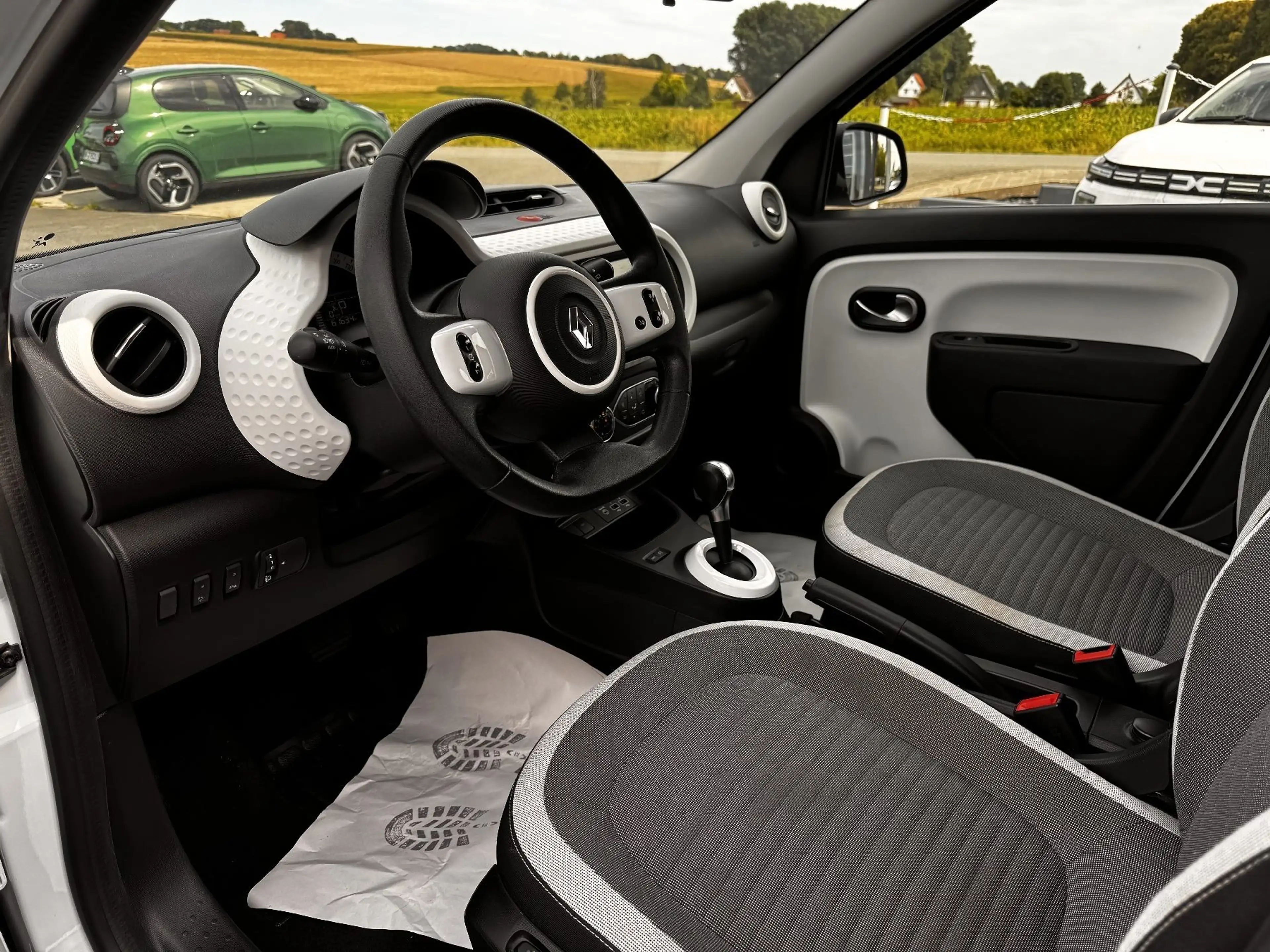 Renault Twingo E-TECH EQUILIBRE WINTER+PDC+ — photo 14