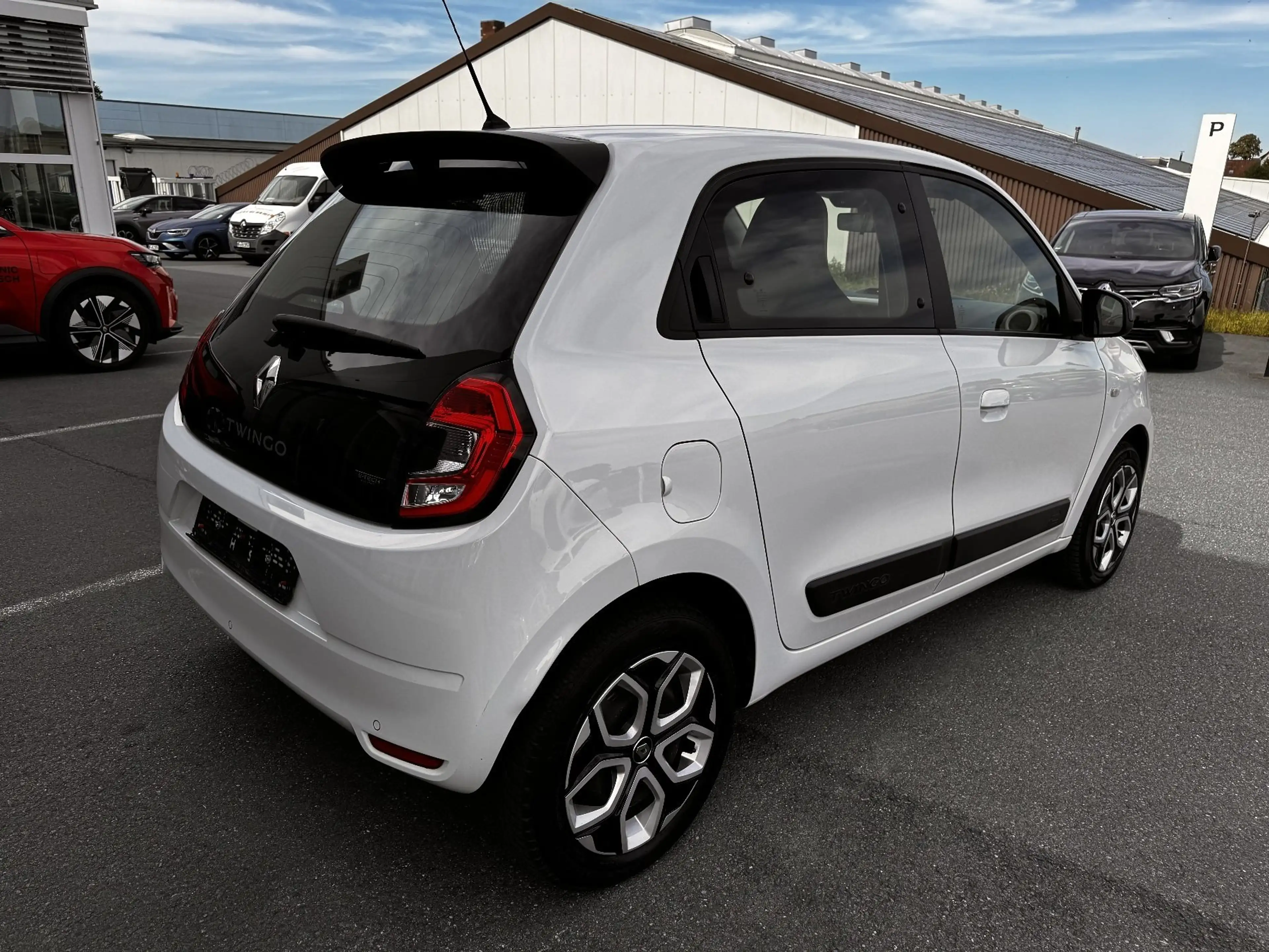 Renault Twingo E-TECH EQUILIBRE WINTER+PDC+ — photo 4