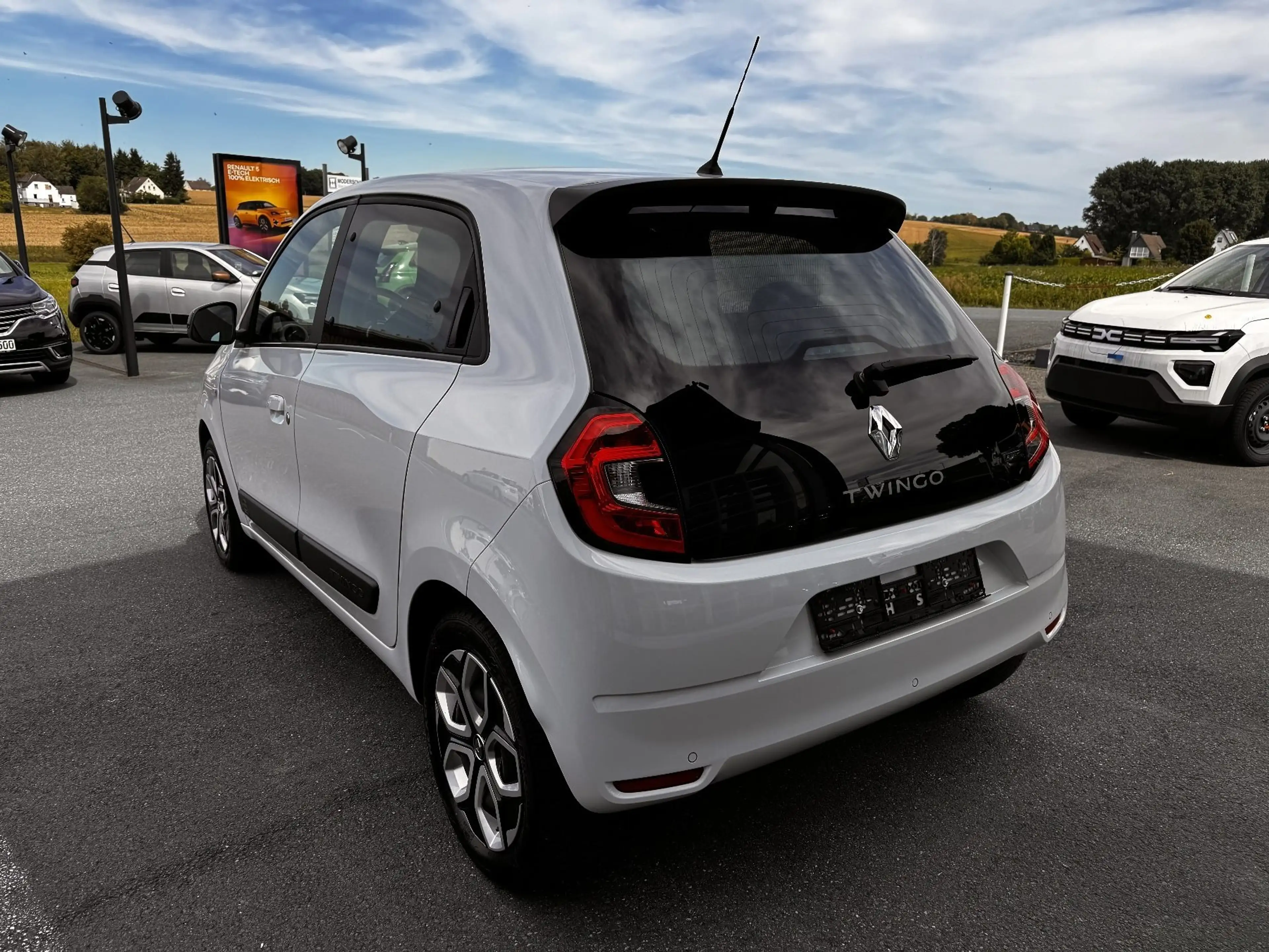 Renault Twingo E-TECH EQUILIBRE WINTER+PDC+ — photo 3