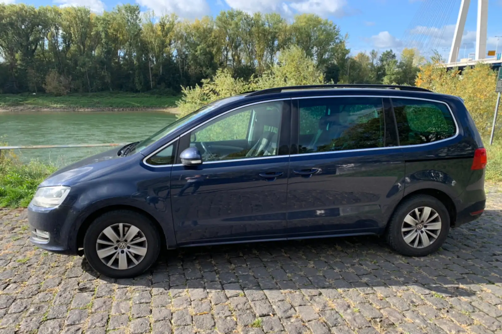 Volkswagen Sharan Comfortline BMT, TÜV NEU,,7-Sitzer, AHK, RFK, SHZ Blau - 1