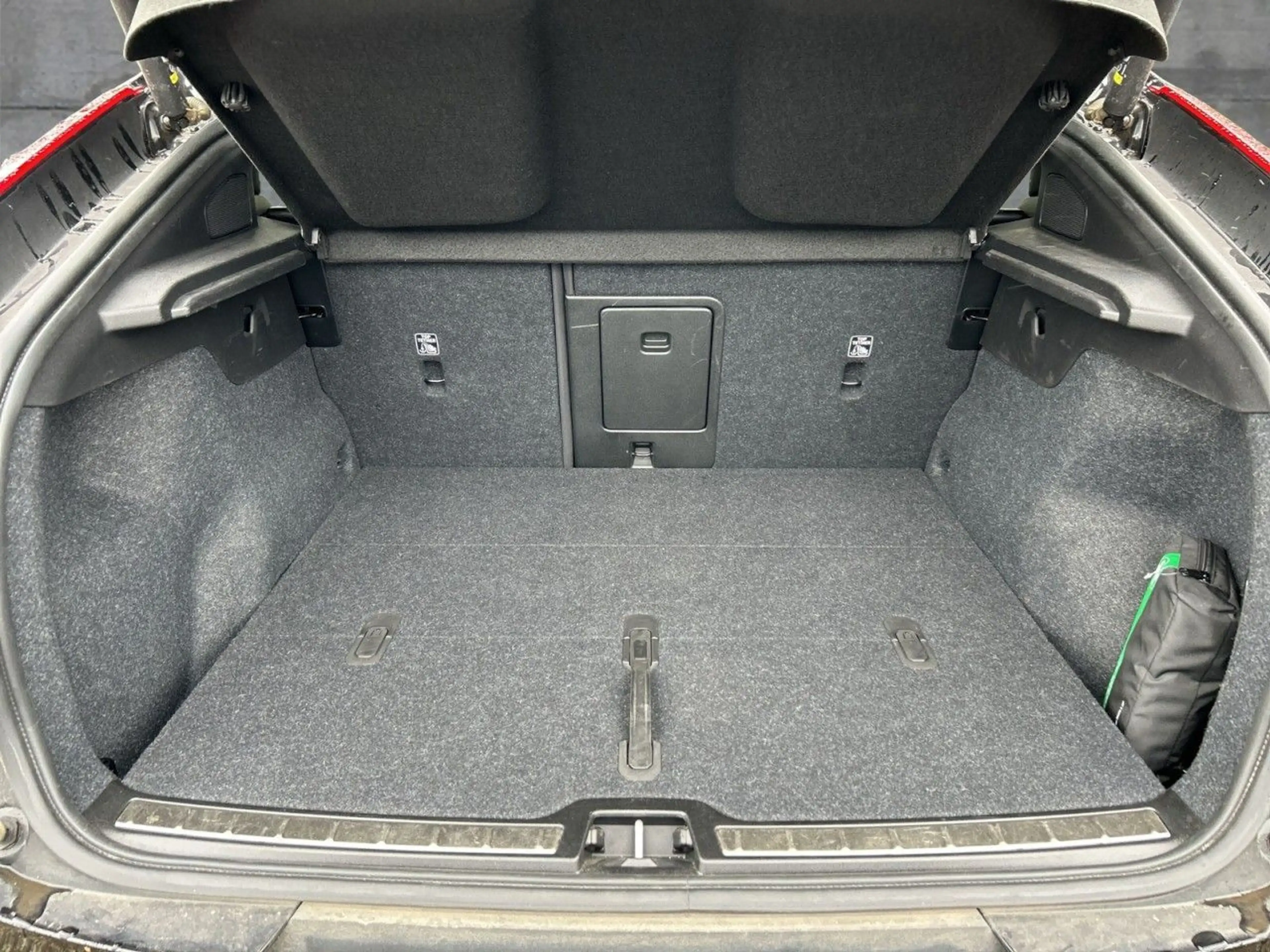 Volvo C40 Recharge Pure Electric 2WD Ultimate Klima Leder — photo 8