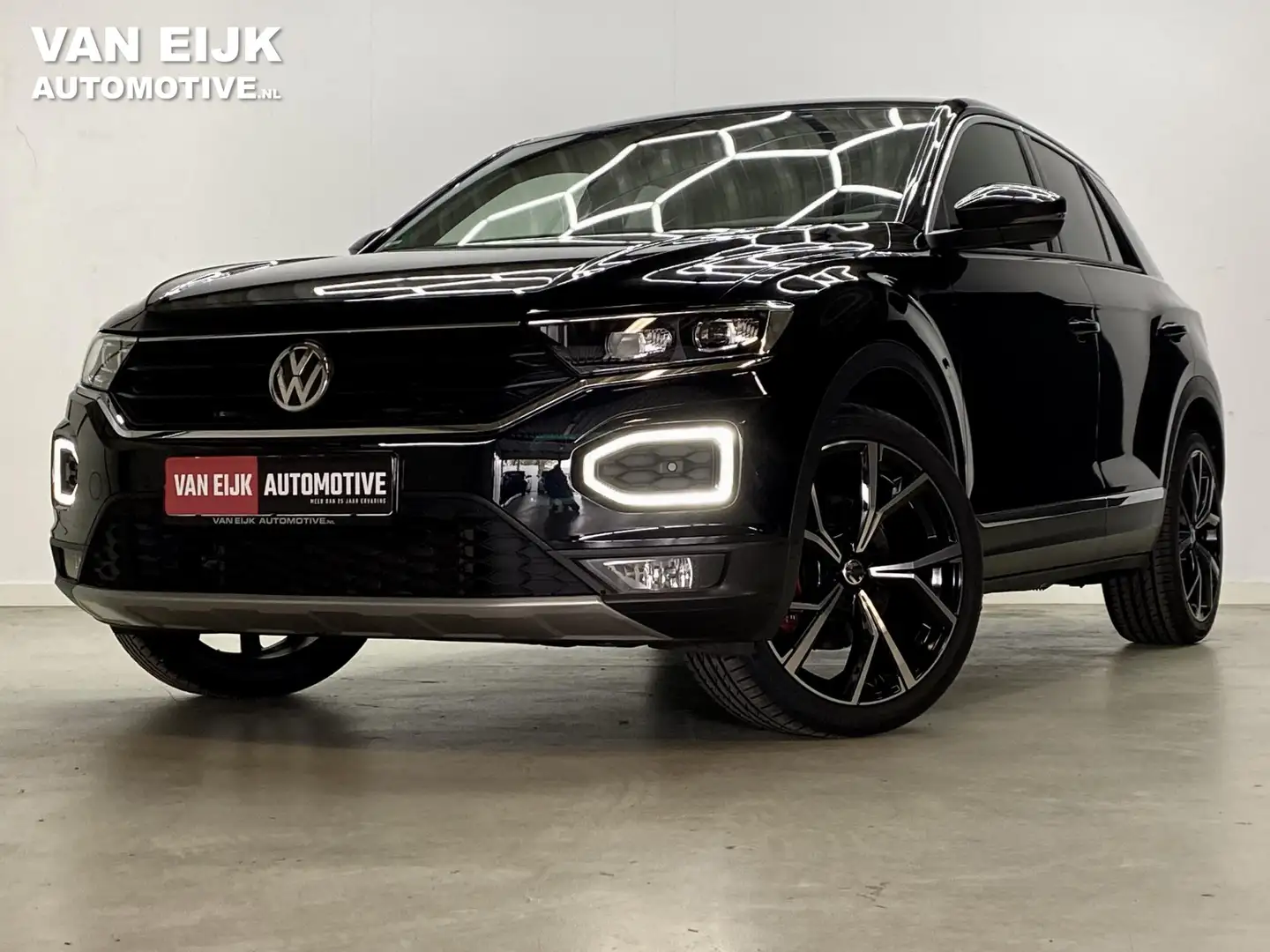 Volkswagen T-Roc 1.5 TSI Sport R Black / Carplay / Navi 19inch TOP! Zwart - 1