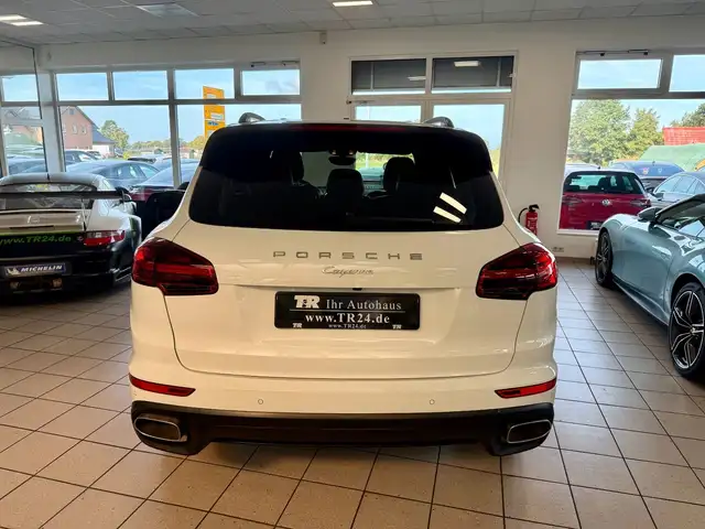 Porsche Cayenne view 4