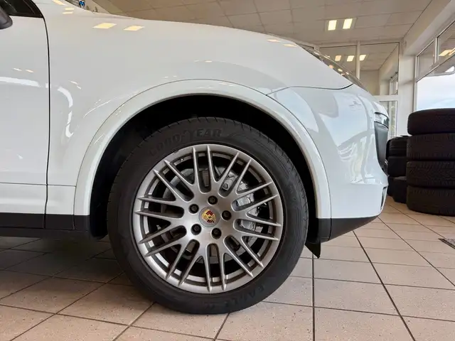 Porsche Cayenne view 6