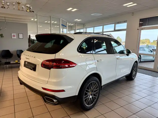 Porsche Cayenne view 5
