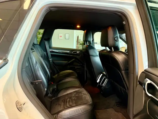 Porsche Cayenne view 12