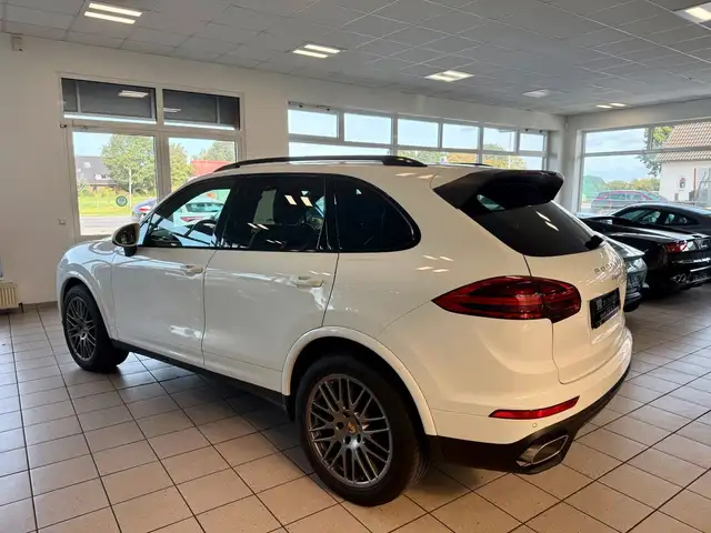 Porsche Cayenne view 3