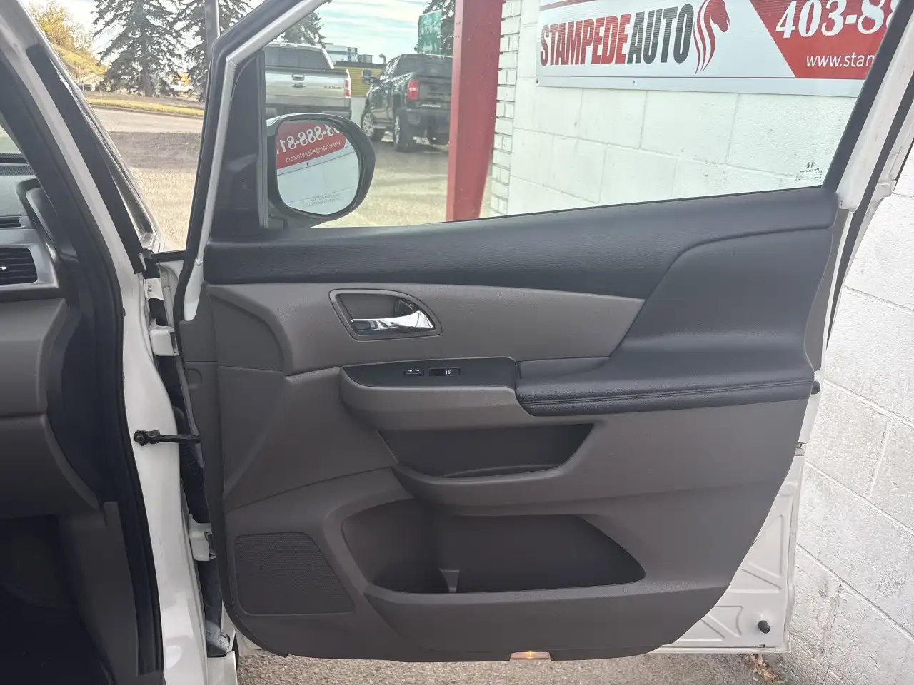 Honda Odyssey снимка Honda Odyssey