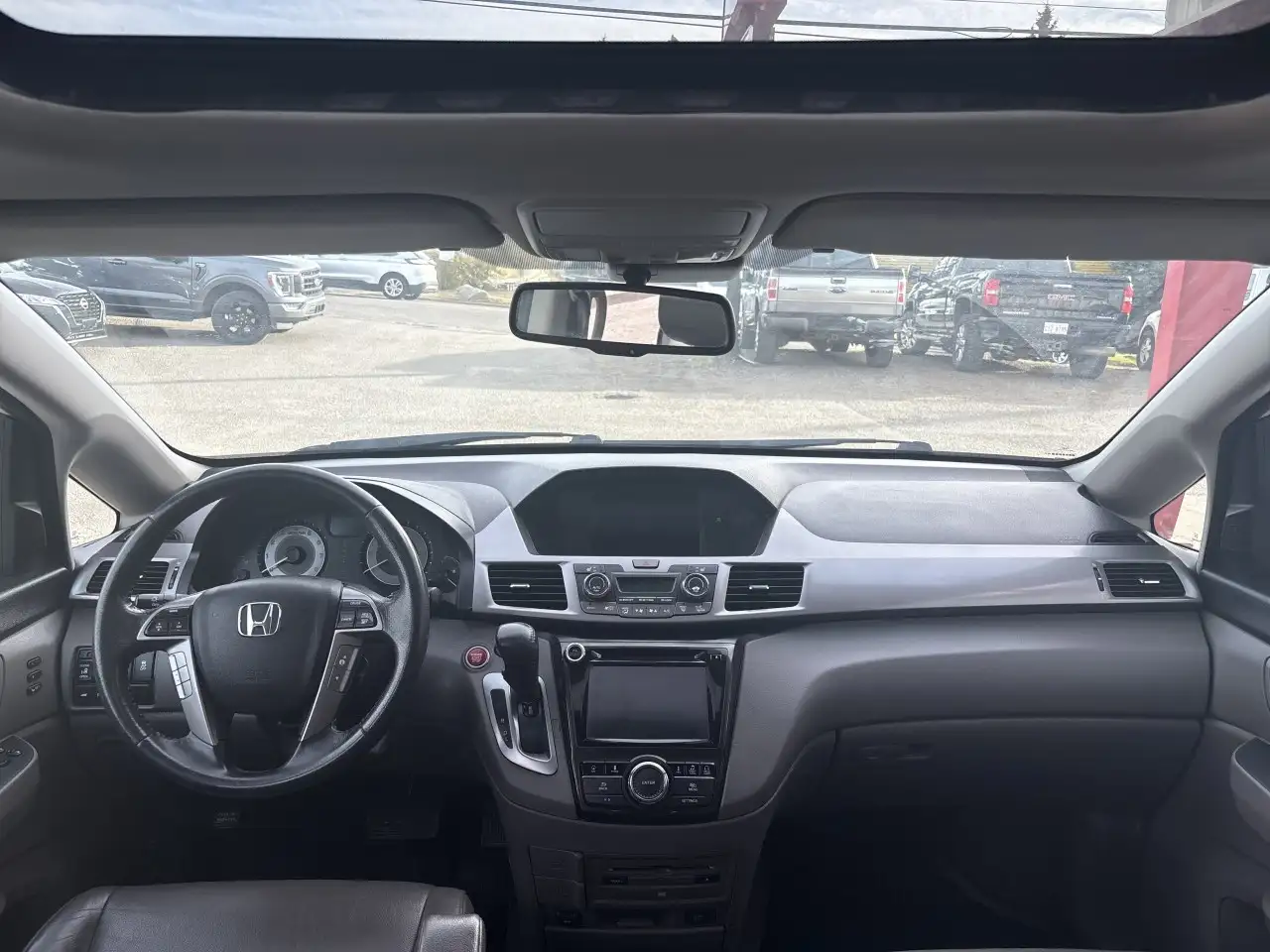 Honda Odyssey снимка Honda Odyssey