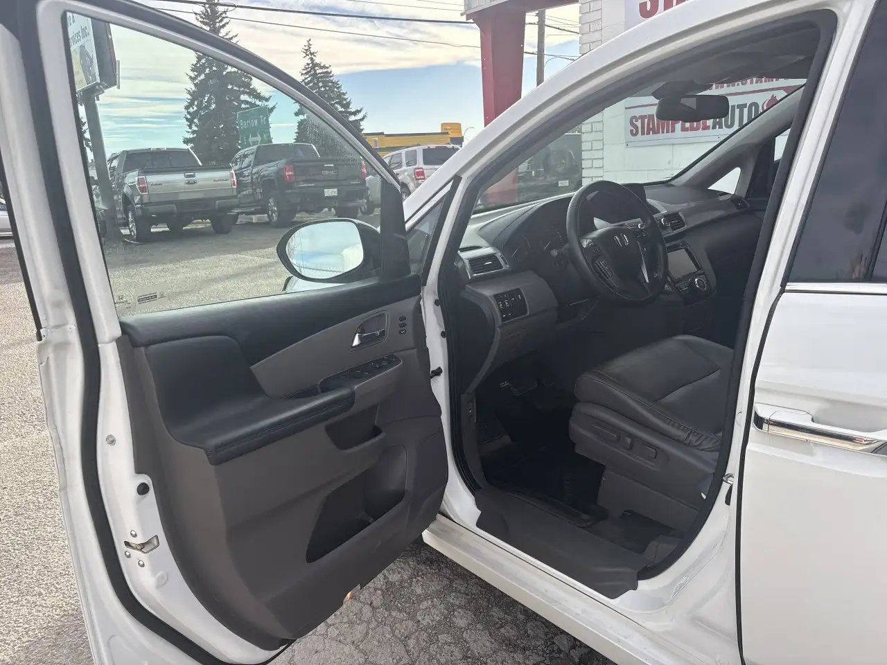 Honda Odyssey снимка Honda Odyssey