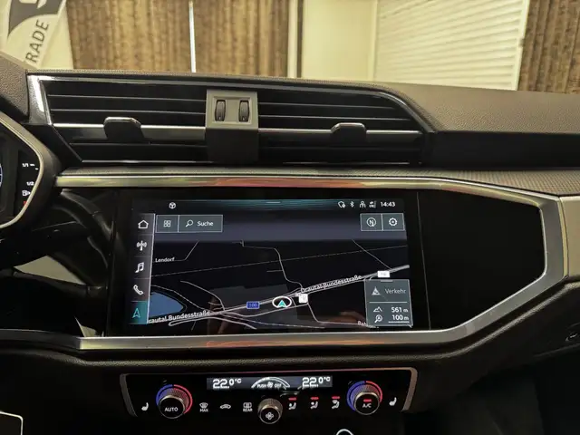 Audi Q3 view 23