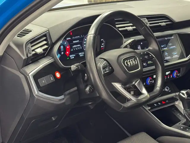 Audi Q3 view 11