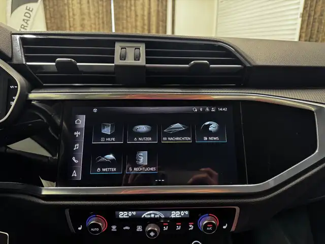 Audi Q3 view 20