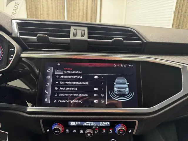 Audi Q3 view 29