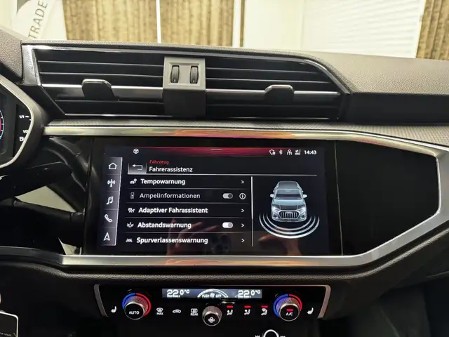 Audi Q3 view 28