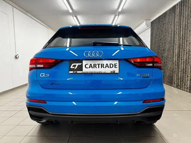 Audi Q3 view 8