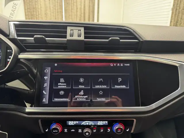 Audi Q3 view 25