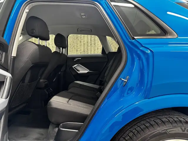 Audi Q3 view 12