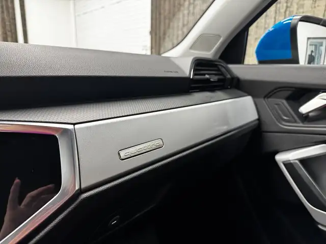 Audi Q3 view 18